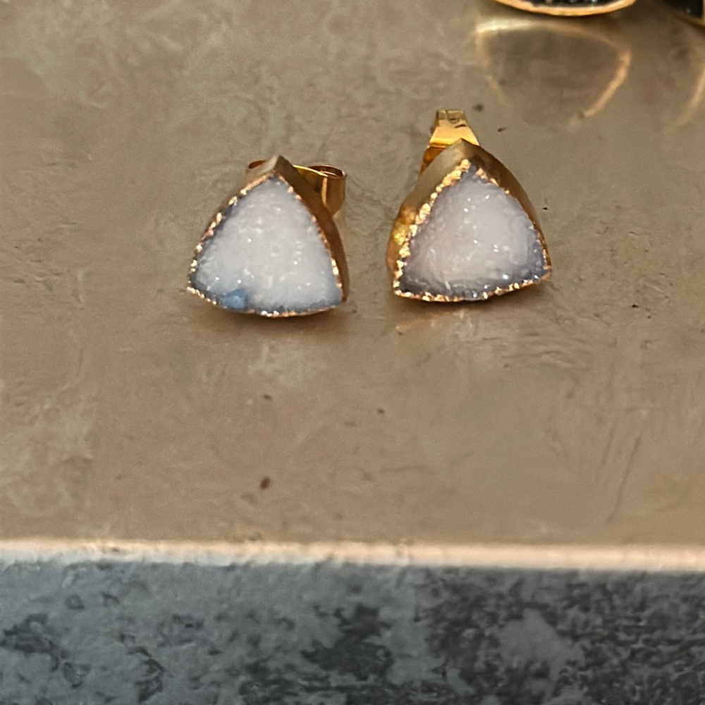 Druzy pierced posts gold plated white sparkly triangles earrings 1/2”